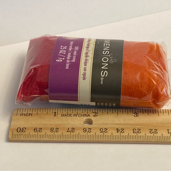6 Dimensions FeltWorks 100% Wool Roving Orange Tomato Red 0.25oz Needle Felting - Picture 12 of 16